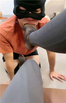 图片[14]_【嘉妮】长靴黑丝踩踏/腿夹脖/鞭打_绳艺库视频下载