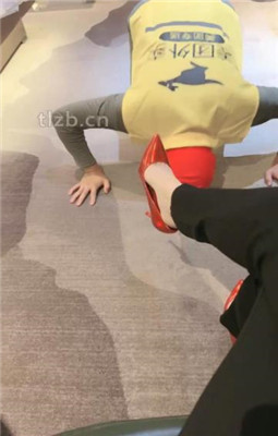 图片[14]_【安安】舔臭脚/红高跟踩踏喂食_绳艺库视频下载