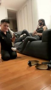 【艺术美学】鞋底耳光/电棍虐打/转胯/全体重踩/白袜脚喂食_绳艺库视频下载