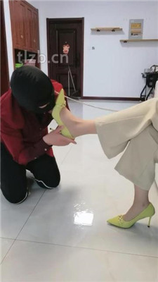 图片[5]_【凌儿女神】贱奴下跪做家务/高跟踩_绳艺库视频下载