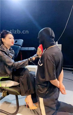 图片[3]_【冰诺】连环耳光狂抽/人肉脚垫_绳艺库视频下载