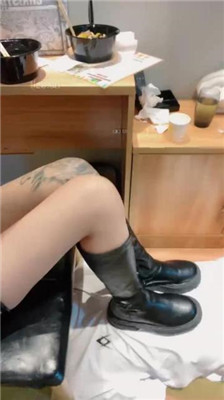 【陈甜女帝】长靴原味船袜jio踩地毯狗_绳艺库视频下载