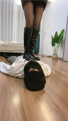 图片[15]_【奶味茶茶】长靴黑丝玩弄-踩头踩踏/踢裆/对镜羞辱插嘴_绳艺库视频下载