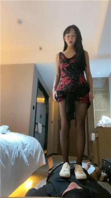 图片[4]_【千条姐】小白鞋黑丝全体重踩踏_绳艺库视频下载