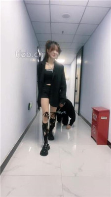 【智恩】西装高马尾学姐室外tj奴_绳艺库视频下载