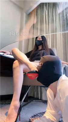 图片[3]_【琪琪大人】桌下伺候-酸臭味的马卡龙口水喂食-腿绞窒息_绳艺库视频下载