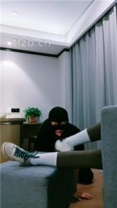 【护短S】跪舔小白鞋白袜/踩踏香蕉喂食_绳艺库视频下载