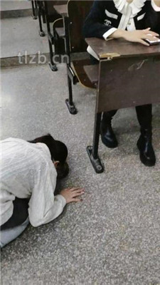 图片[4]_【爱可呀】教室开发素人S-母畜-跪舔多人多双脏鞋_绳艺库视频下载