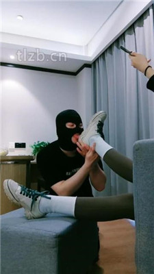 图片[4]_【护短S】跪舔小白鞋白袜/踩踏香蕉喂食_绳艺库视频下载