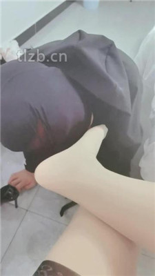 图片[5]_【艳奶奶】舔脚舔鞋口水恋足调_绳艺库视频下载