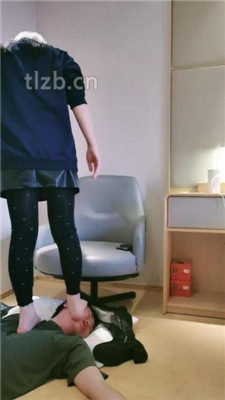 图片[16]_【羽神】跪舔超臭长靴白棉袜/吃脚皮臭脚踩脸_绳艺库视频下载