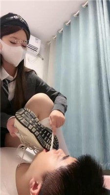 图片[4]_【樱子大人】狗舌头擦鞋器-鞋耳光/踩狗爪/全体重踩踏/鞭打_绳艺库视频下载