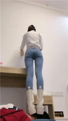 图片[4]_【美娜格格】白短靴&AJ全体重踩地毯_绳艺库视频下载