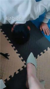 【魅影女神】给狗做特殊的生日蛋糕_绳艺库视频下载