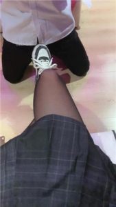 【于于鱼】高跟踩踏碾压-狗链拴狗-舔运动鞋黑丝高跟_绳艺库视频下载