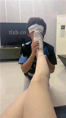 图片[13]_【领主老大】帆布鞋全体重踩踏/碾压狗爪_绳艺库视频下载