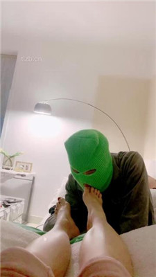 【方野】绿帽狗舔裸足_绳艺库视频下载