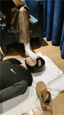 图片[3]_【玥野兔】短靴白棉袜踩狗脸_绳艺库视频下载