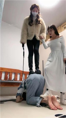 图片[4]_【樱子大人】双S虐狗-长靴白鞋踩踏/转胯/窒息/捆绑【双视角版】_绳艺库视频下载