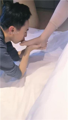 图片[4]_【蔓越莓】双S-白袜脚踩地毯狗【完整版】_绳艺库视频下载