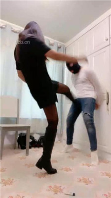 【伊兮夫妻】长靴黑丝暗黑系-靴底踩头-踢踹_绳艺库视频下载