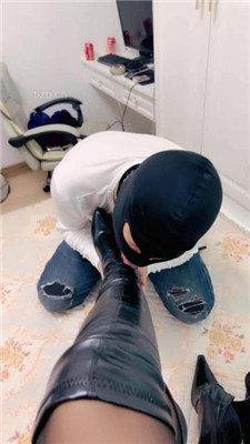 图片[13]_【伊兮夫妻】长靴黑丝暗黑系-靴底踩头-踢踹_绳艺库视频下载