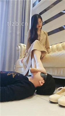 图片[9]_【嘉妮】气味控制-高跟丝袜脚喂食_绳艺库视频下载