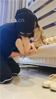 图片[12]_【嘉妮】气味控制-高跟丝袜脚喂食_绳艺库视频下载