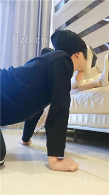 图片[2]_【嘉妮】气味控制-高跟丝袜脚喂食_绳艺库视频下载