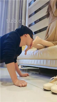 图片[14]_【嘉妮】气味控制-高跟丝袜脚喂食_绳艺库视频下载