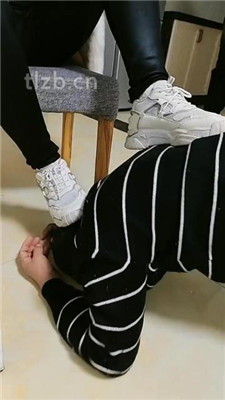 【广东迪迪】双S-脏运动鞋踩虐舔/垃圾桶套头【双视角版】_绳艺库视频下载