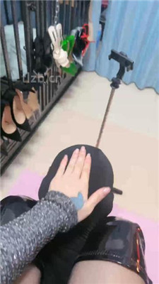 【木子大大】开发奴隶-人体鞋架/裸足黑丝踩_绳艺库视频下载