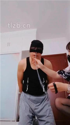 图片[12]_【魅影女神】黑丝高跟踩虐锁久了的狗_绳艺库视频下载