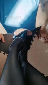 【魅影女神】黑丝高跟踩虐锁久了的狗_绳艺库视频下载