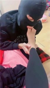 【西西S】运动鞋棉袜-把同学虐成家奴【下】_绳艺库视频下载