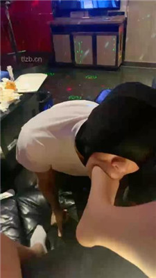 图片[6]_【甜味药丸】KTV虐双狗-舔脚深喉/转胯骑马/口水吐狗脸_绳艺库视频下载