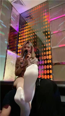 图片[4]_【甜味药丸】KTV虐双狗-舔脚深喉/转胯骑马/口水吐狗脸_绳艺库视频下载