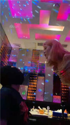 图片[20]_【甜味药丸】KTV虐双狗-舔脚深喉/转胯骑马/口水吐狗脸_绳艺库视频下载