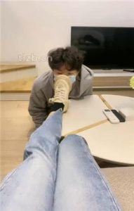 【酒鸽】运动后原味鞋袜辱/吃黑棉袜/转胯_绳艺库视频下载