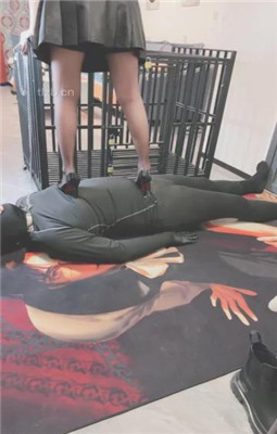 图片[4]_【芷镜小主】短靴-黑丝高跟全体重踩地毯_绳艺库视频下载