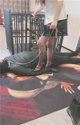 图片[3]_【芷镜小主】短靴-黑丝高跟全体重踩地毯_绳艺库视频下载