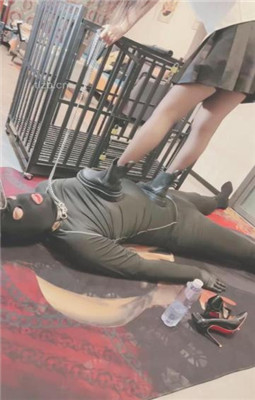 图片[13]_【芷镜小主】短靴-黑丝高跟全体重踩地毯_绳艺库视频下载