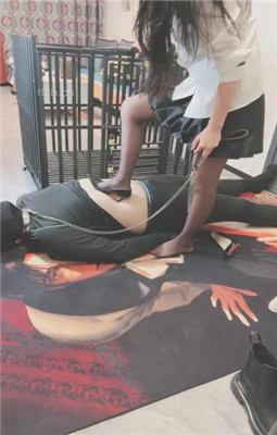 图片[6]_【芷镜小主】短靴-黑丝高跟全体重踩地毯_绳艺库视频下载