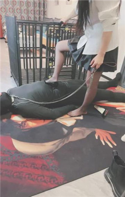 图片[7]_【芷镜小主】短靴-黑丝高跟全体重踩地毯_绳艺库视频下载