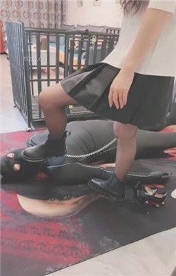 图片[10]_【芷镜小主】短靴-黑丝高跟全体重踩地毯_绳艺库视频下载