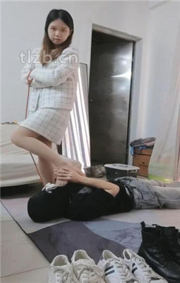 图片[11]_【珈瑶】圈养狗伺候起床-晨尿/靴子肉丝_绳艺库视频下载