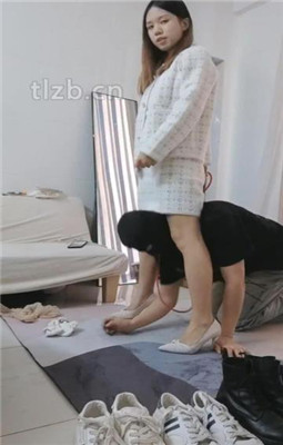 图片[13]_【珈瑶】圈养狗伺候起床-晨尿/靴子肉丝_绳艺库视频下载