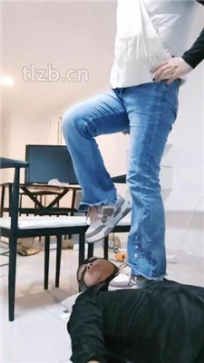 图片[17]_【郡主大大】强迫装修工舔脏鞋/踩踏【双视角版】_绳艺库视频下载