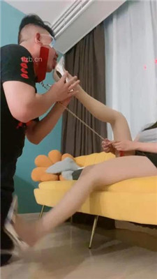 图片[18]_【不知名美女】银色高跟-碾压虐乳/坐垫吸臭/浓痰【完整版】_绳艺库视频下载