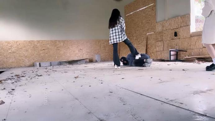 图片[2]_【宸宸】三S废弃厂房-艺术踢踹/踩踏【双视角版】_绳艺库视频下载